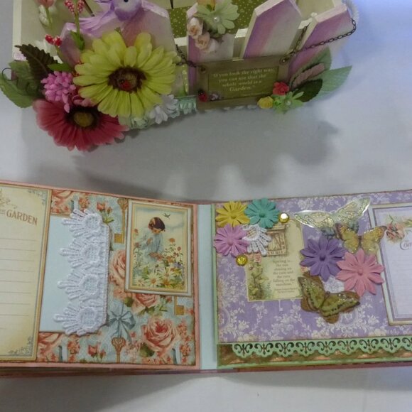 Graphic 45 "SECRET GARDEN" handmade mini album with a box - Picture 8 of 12